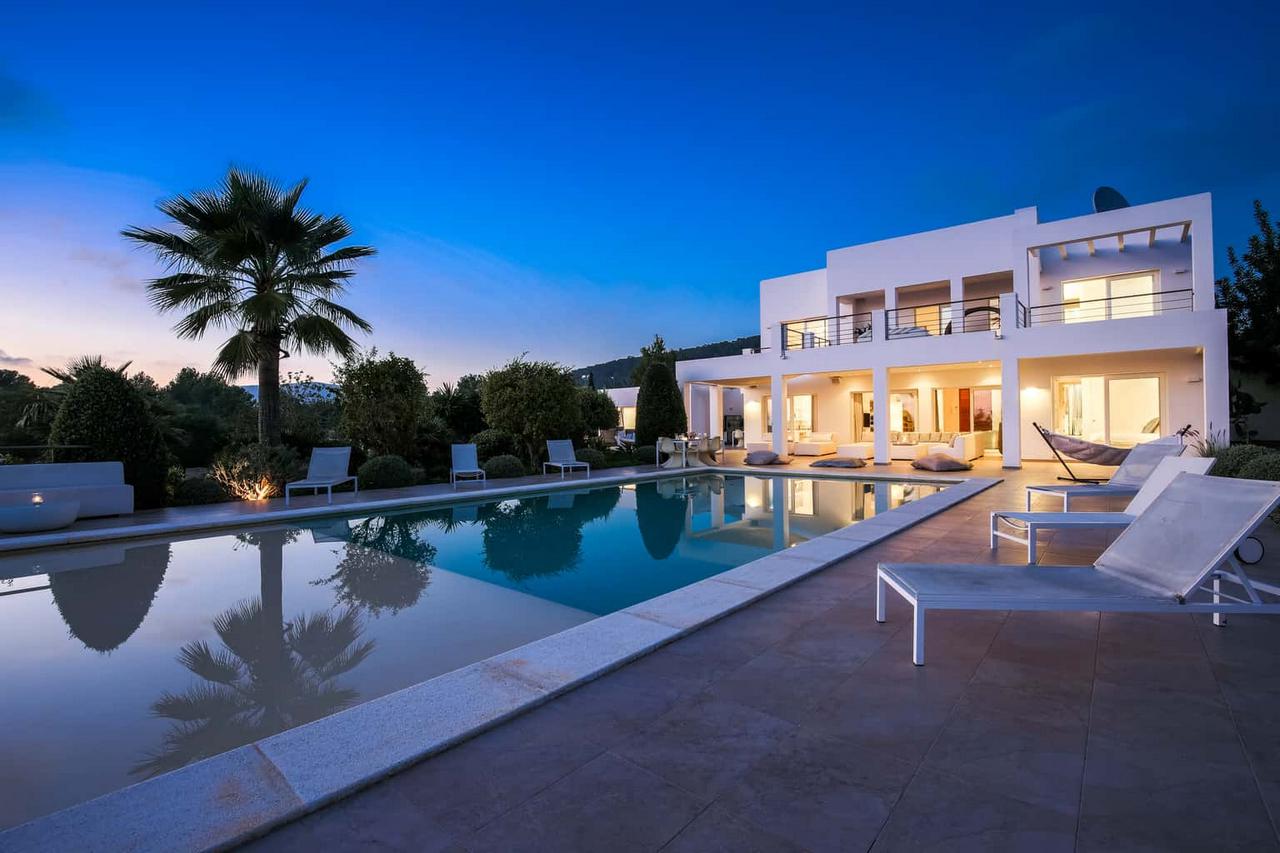 villa cream cala jondal