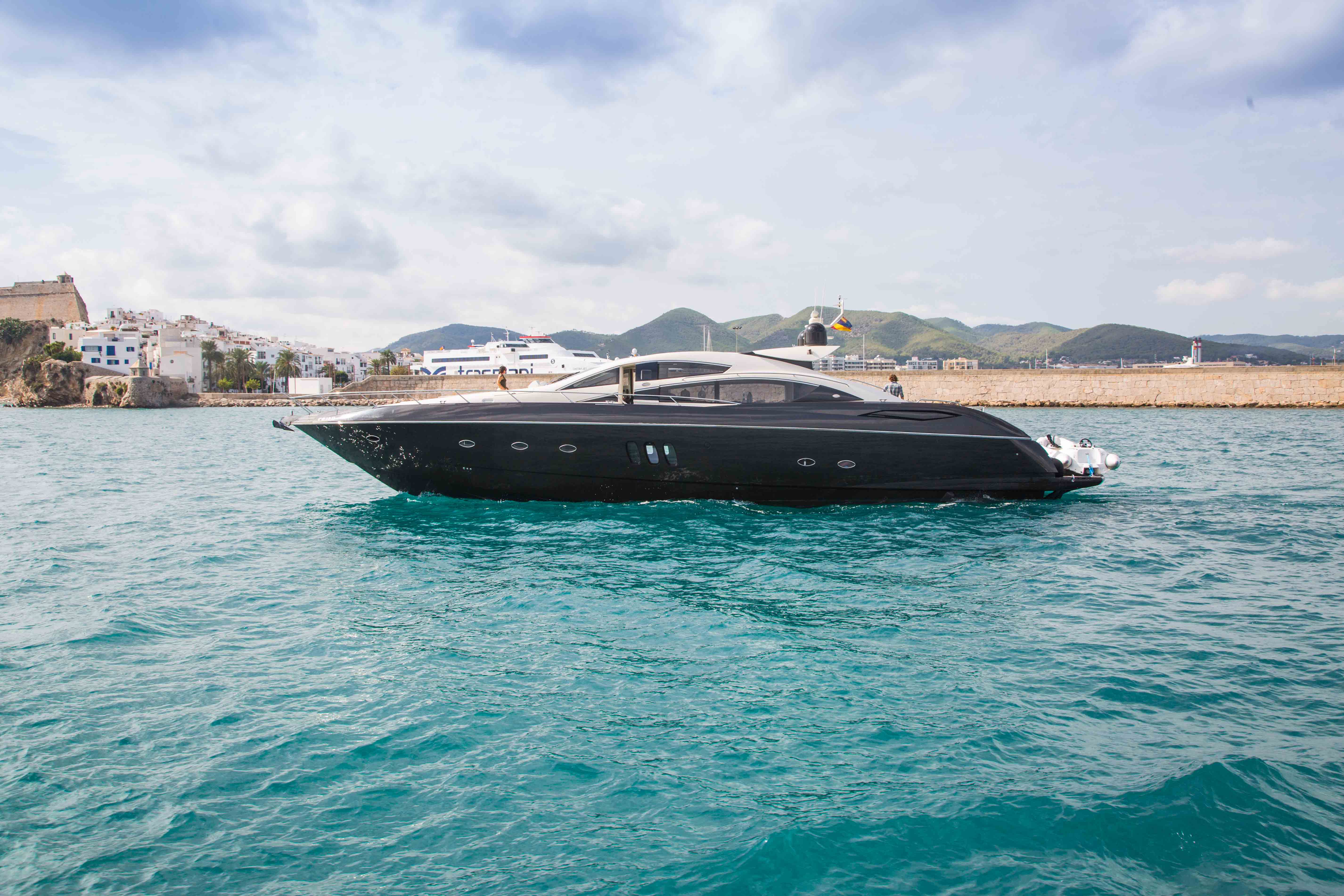Boat Hire Ibiza Predator 82
