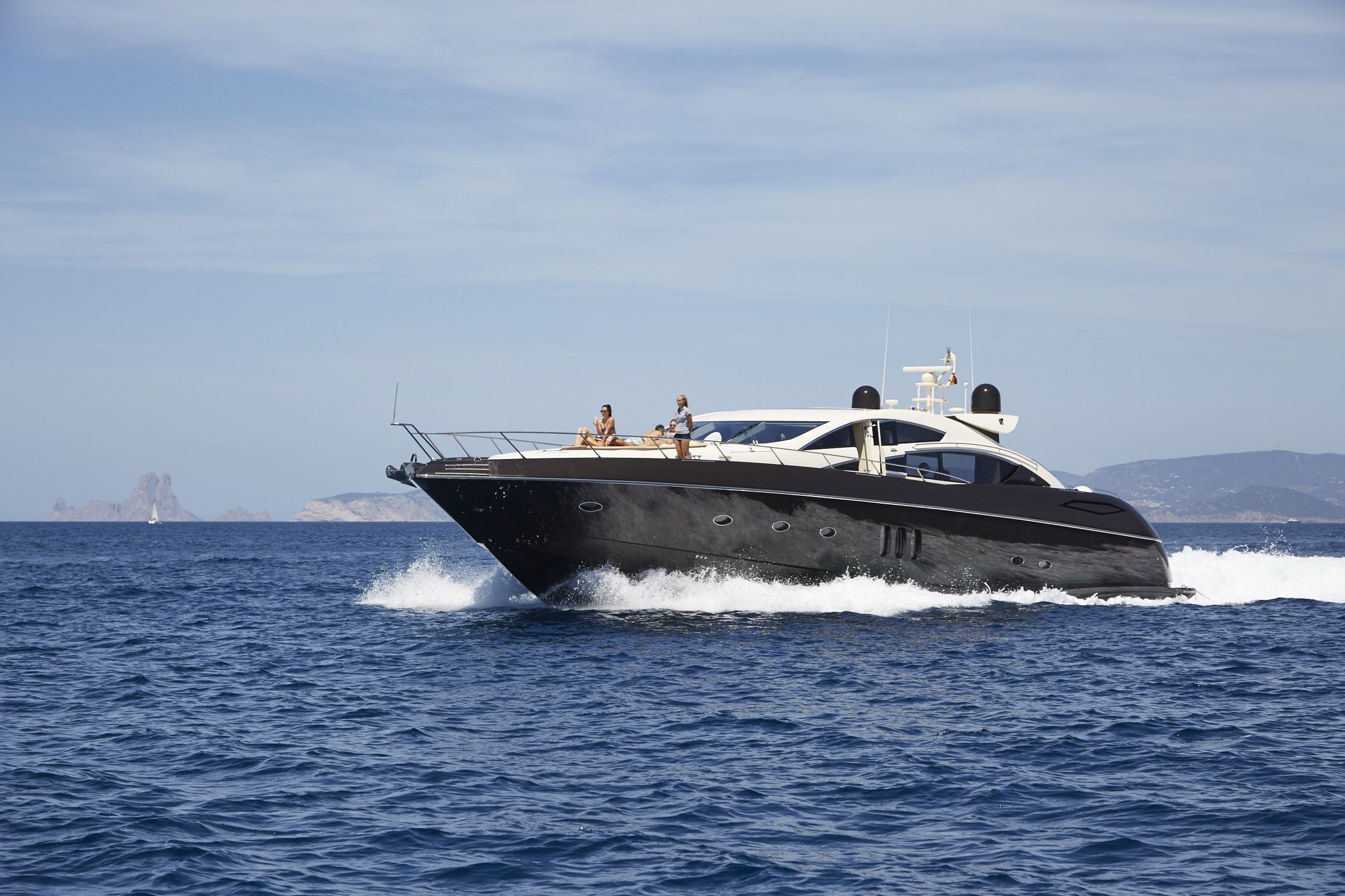 Predator 82 | Ibiza yatch charter