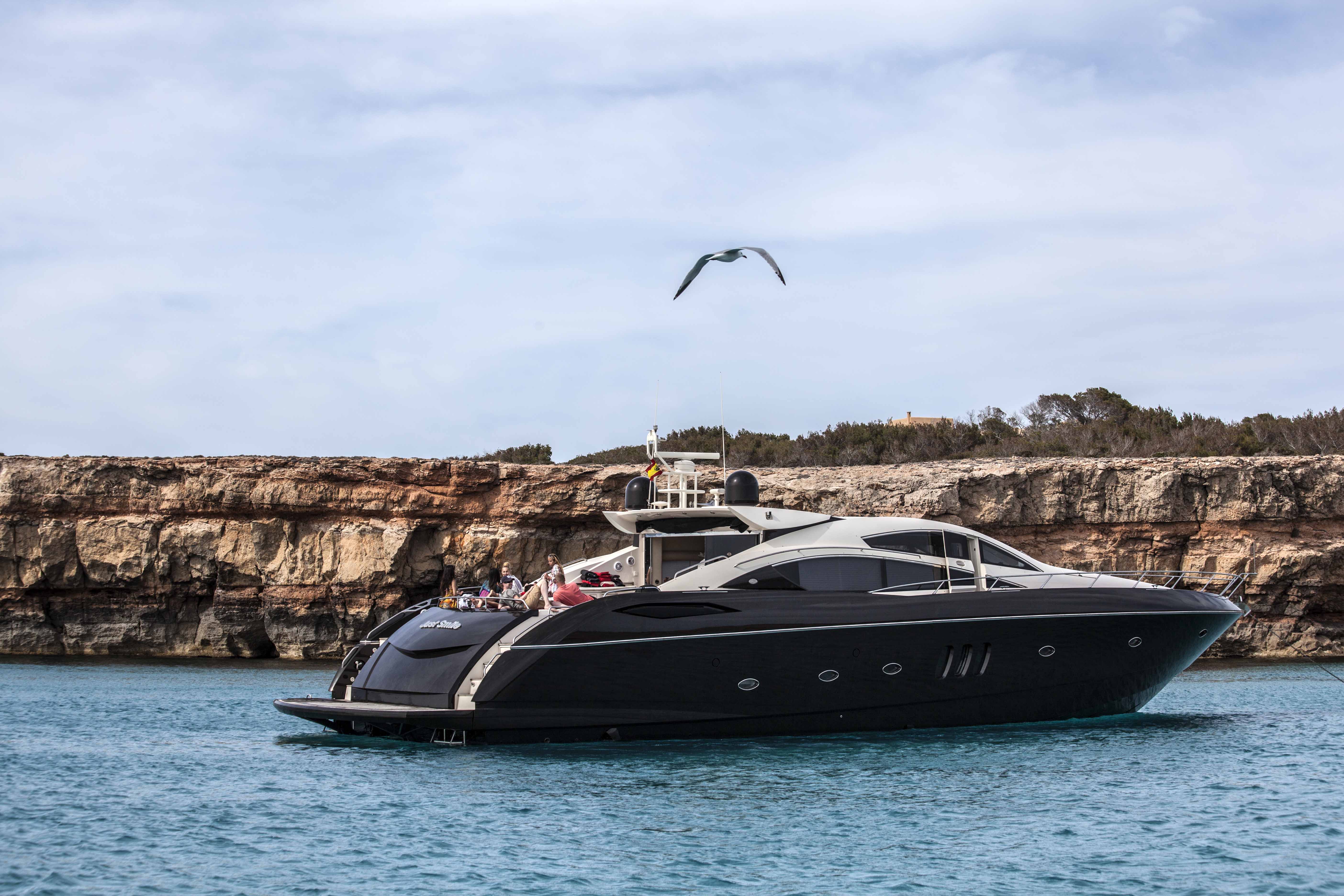 Predator 82 | Ibiza yatch charter