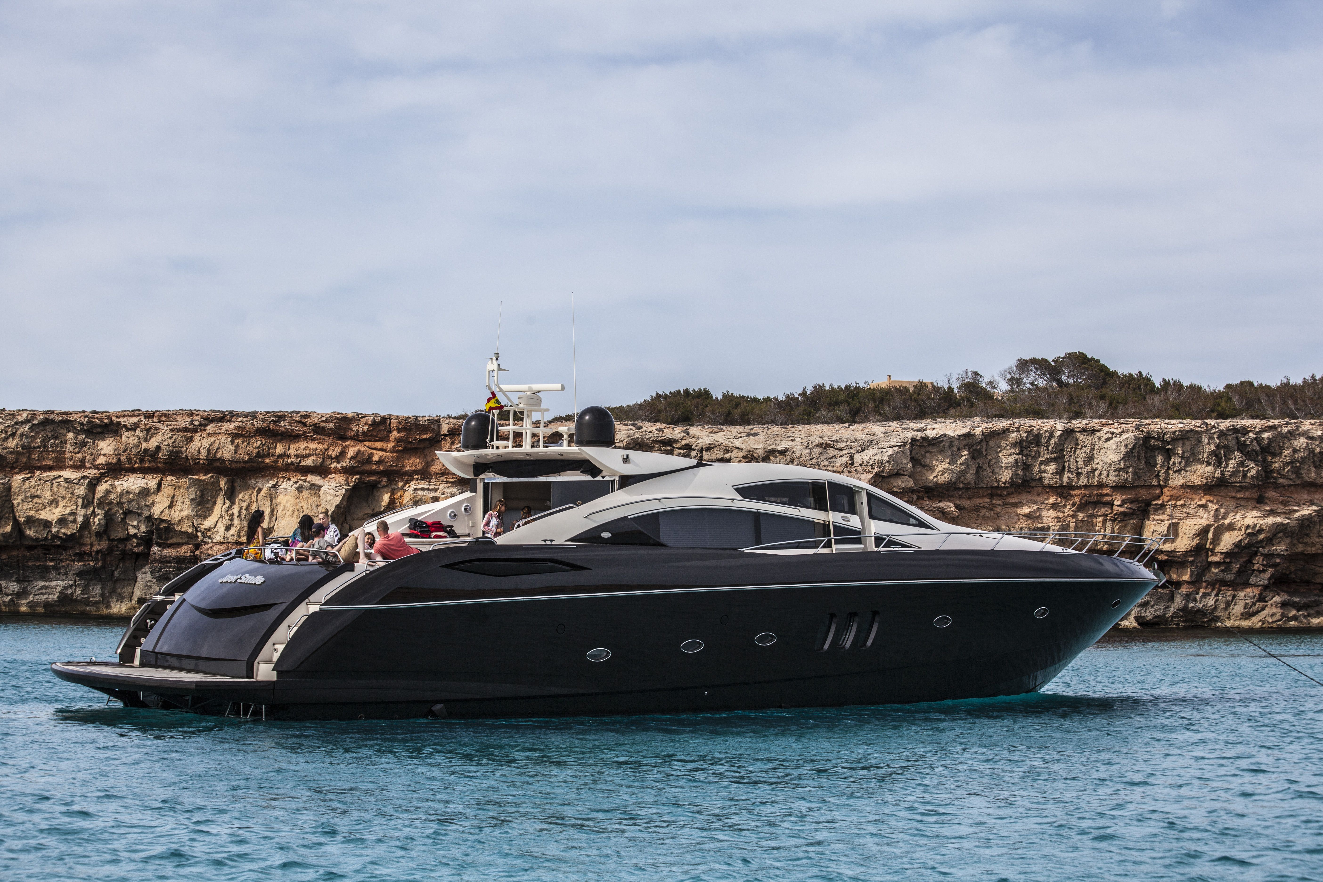 Predator 82 | Ibiza yatch charter