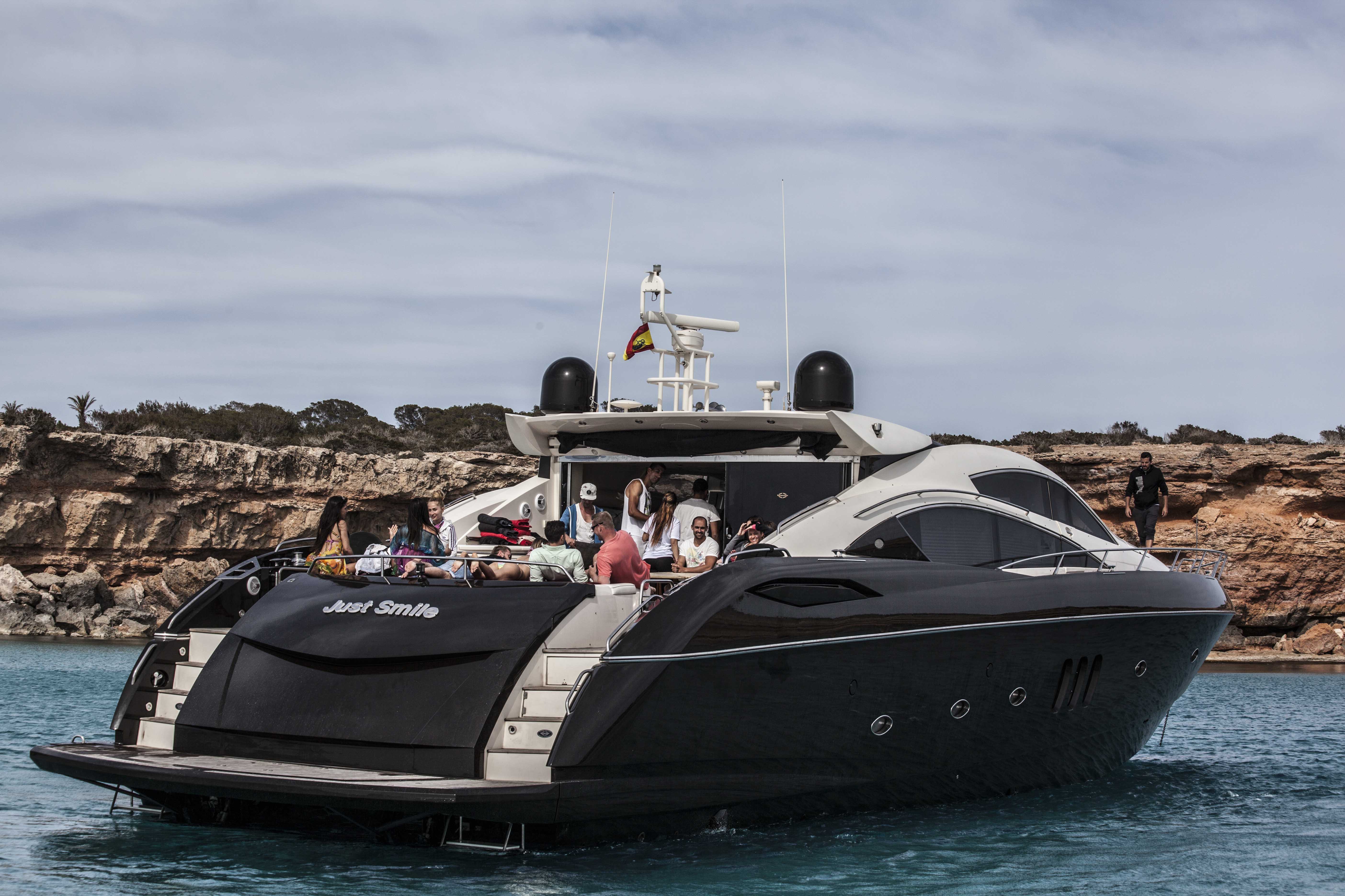 Predator 82 | Ibiza yatch charter
