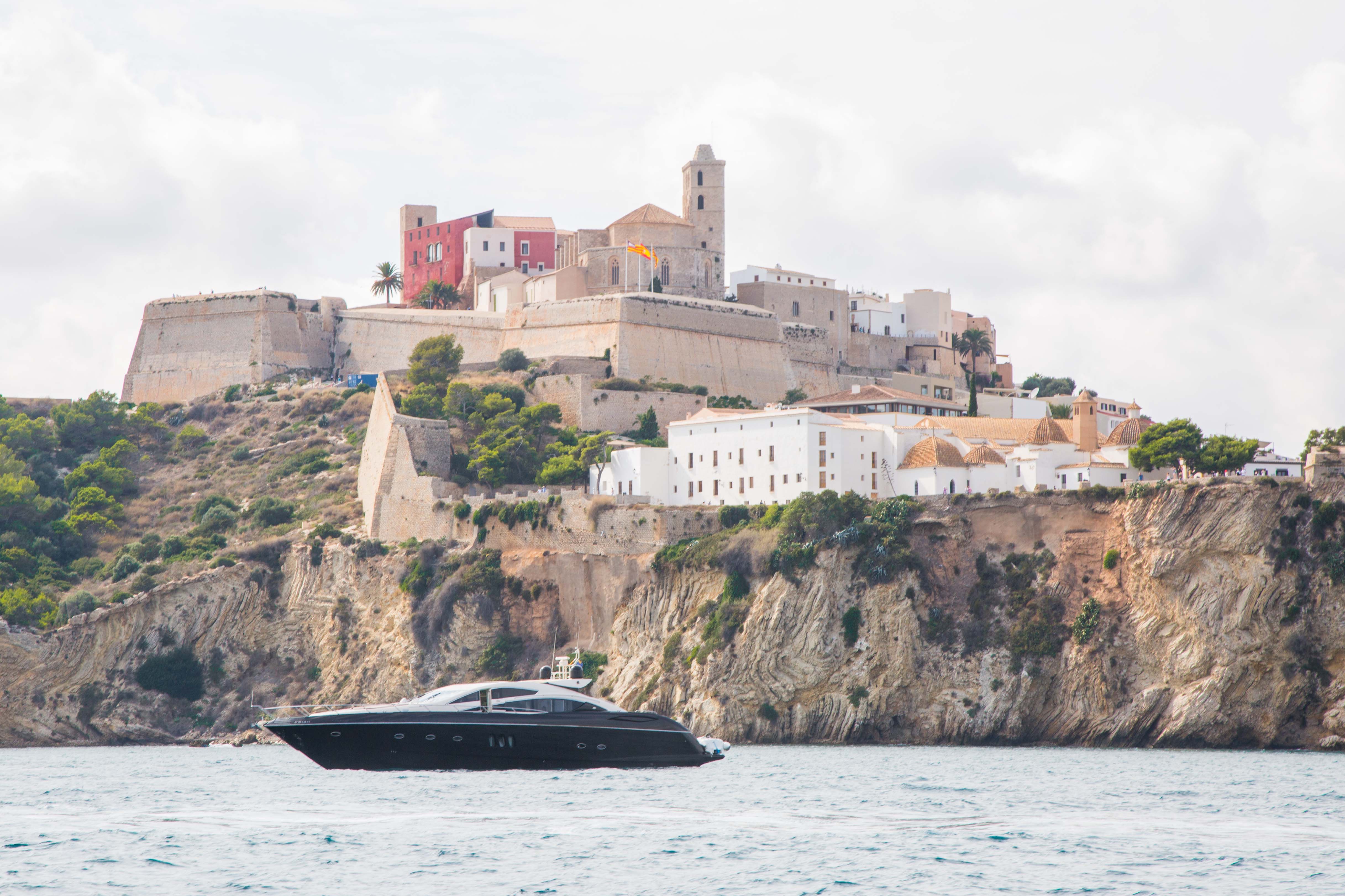 Boat Hire Ibiza Predator 82