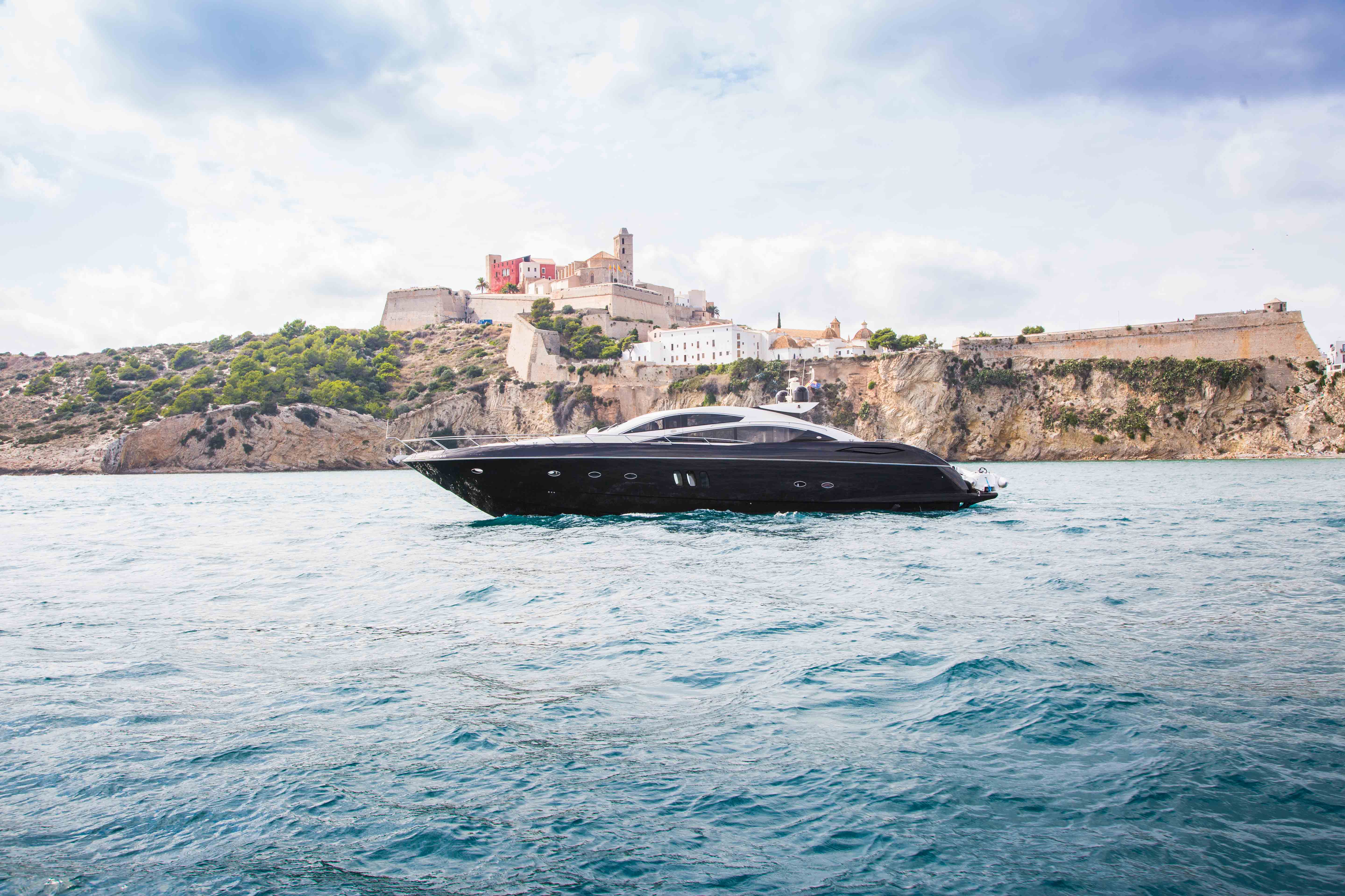 Boat Hire Ibiza Predator 82