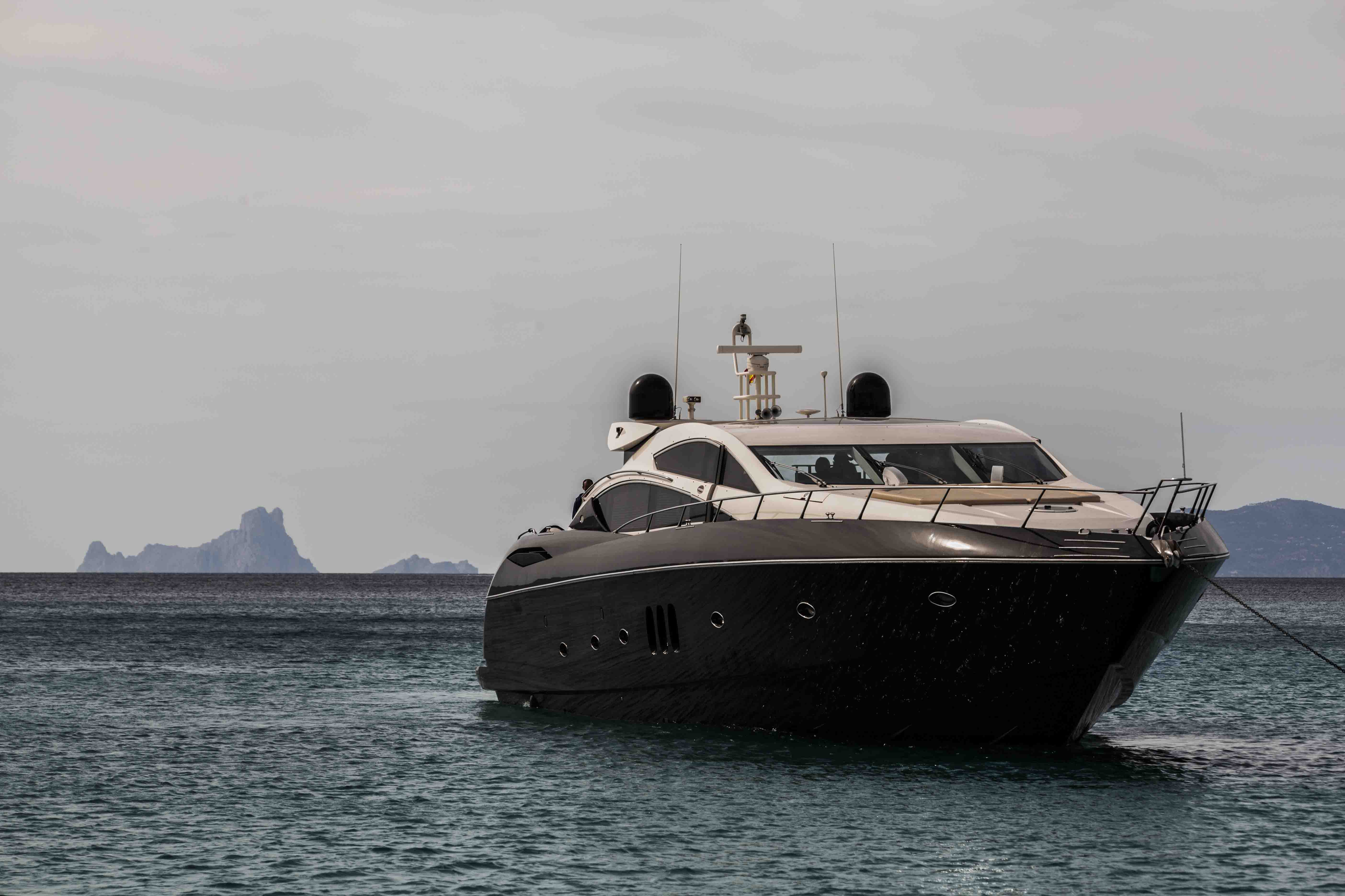 Boat Hire Predator 82