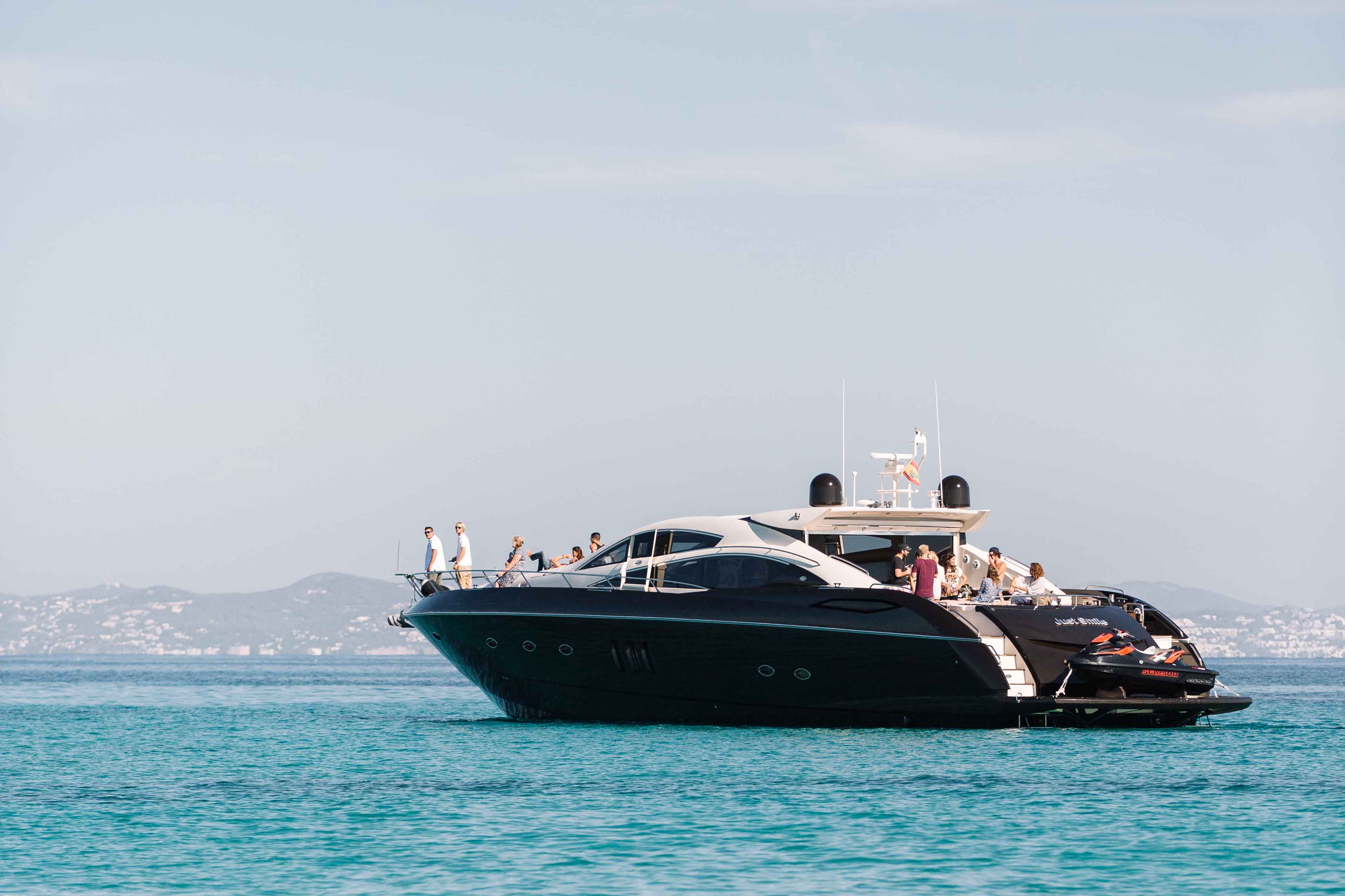Predator 82 boat for rent