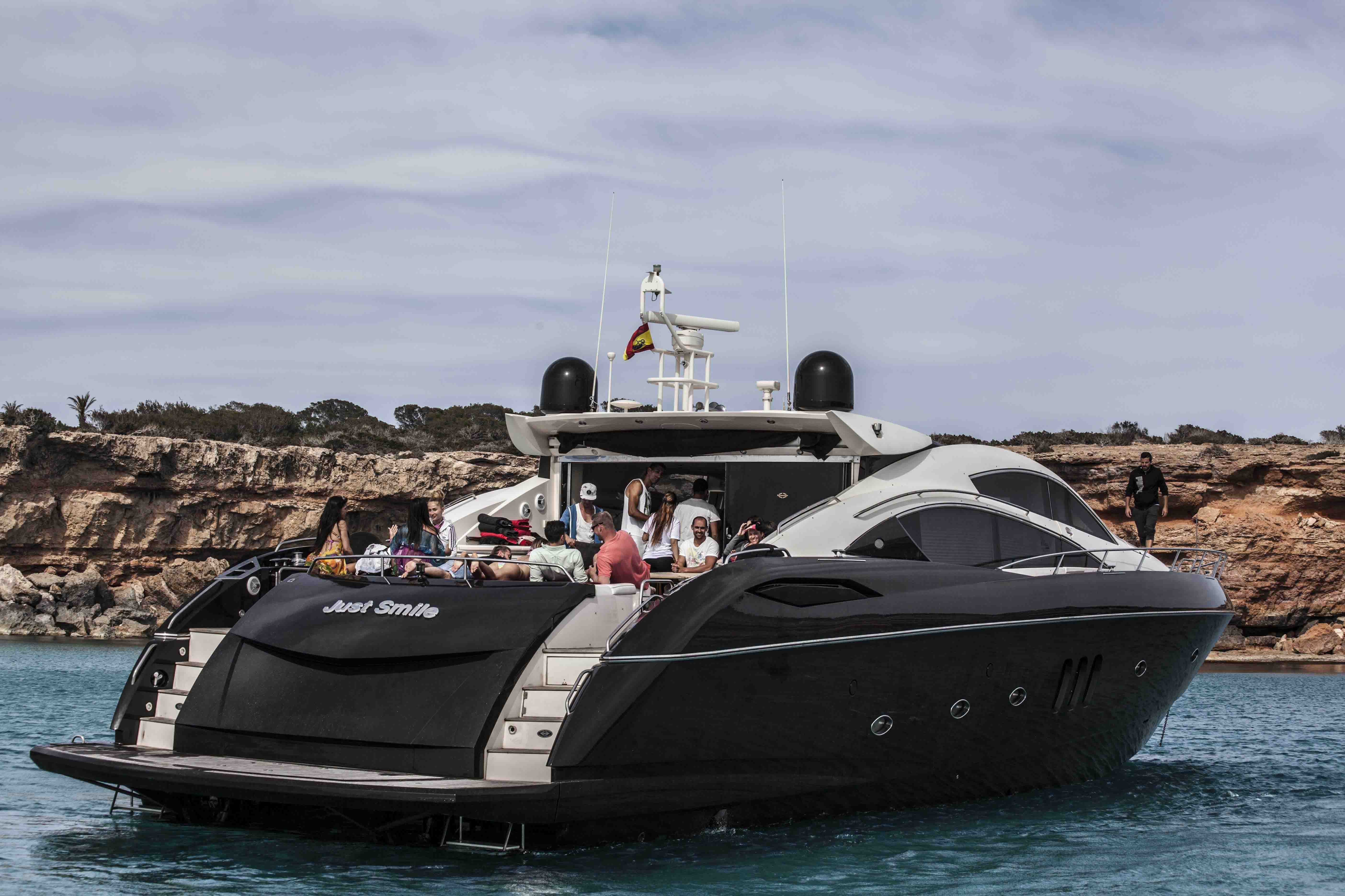 Predator 82 boat for rent