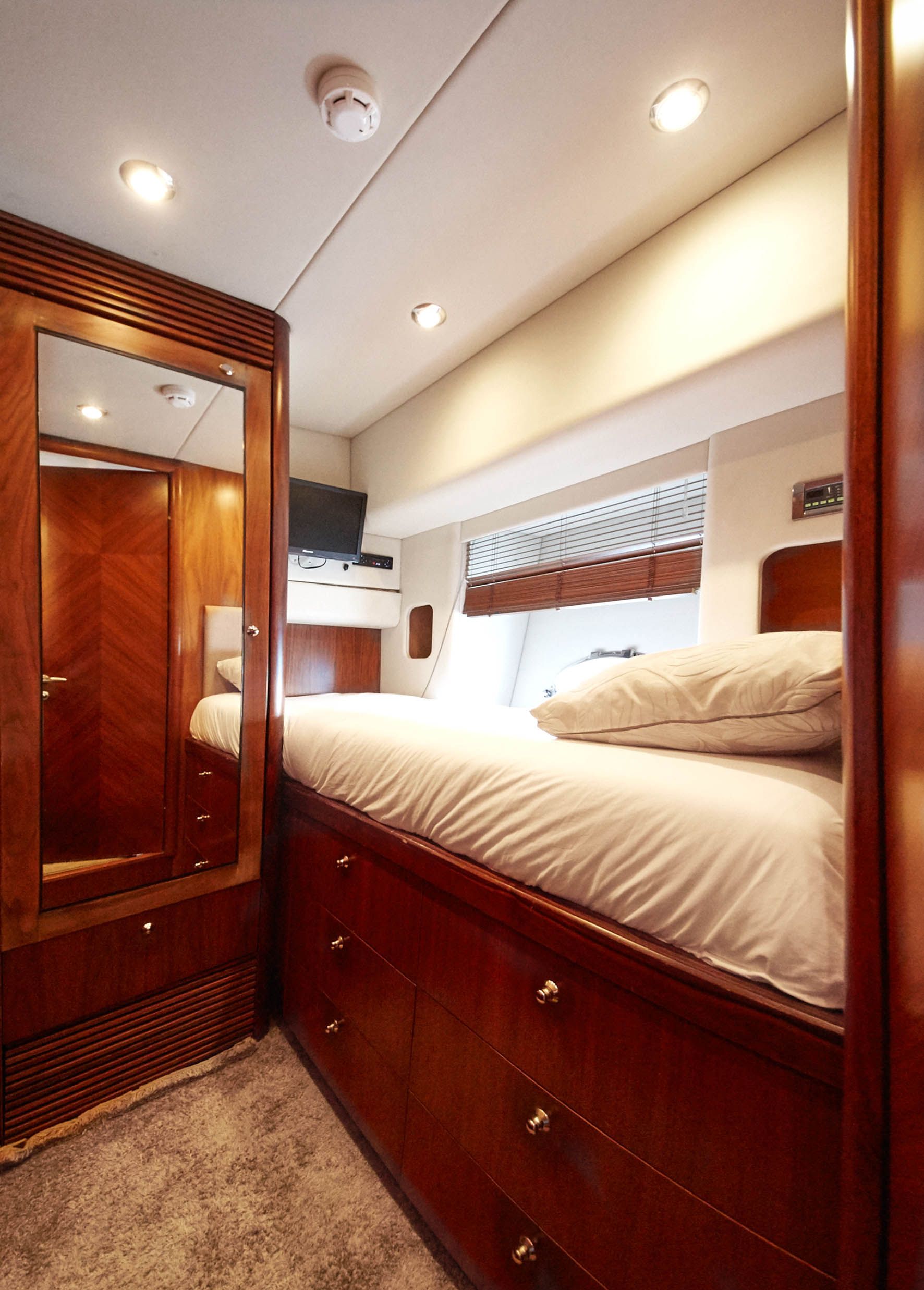 Predator 82 | Ibiza yatch charter