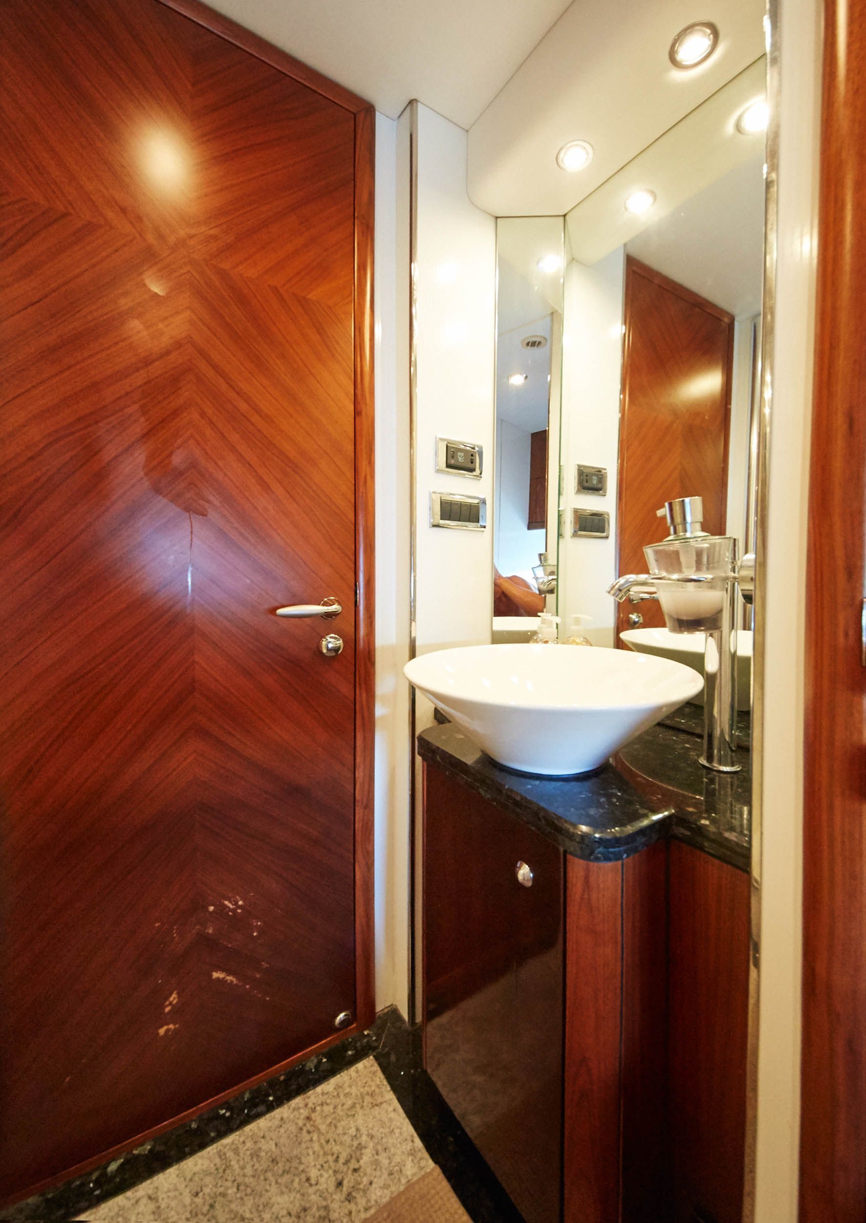 Predator 82 | Ibiza yatch charter